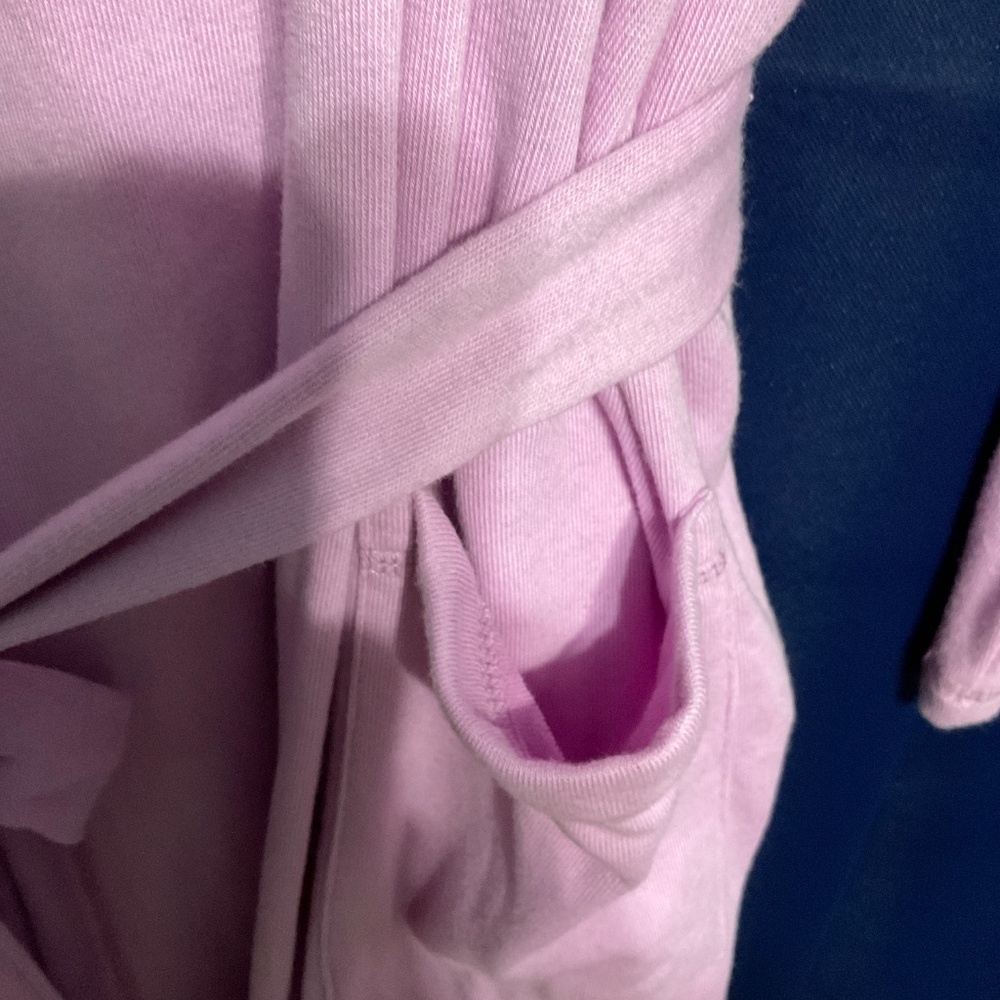 Hooded long sleeve robe with pockets.  W34 - Picture 4 of 5